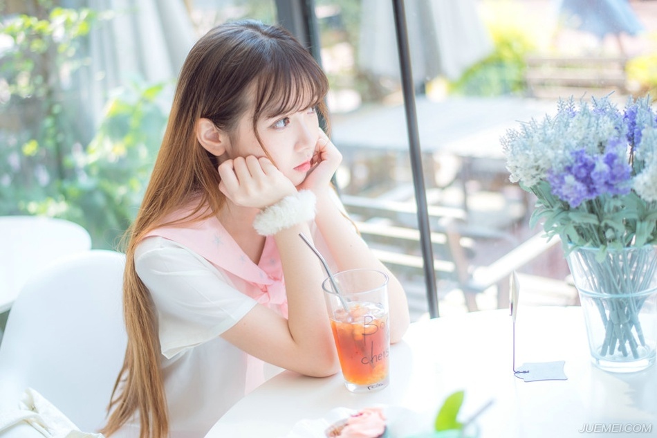 “这个没问题。”庞统微微舒了口气，幸好，吕征没有像他姐姐那样无法无天，要不然，庞统等人还真得头疼了。
